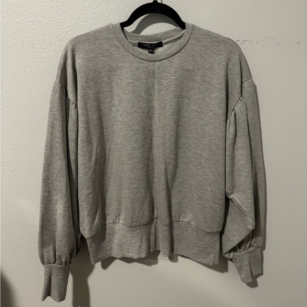 Romeo & Juliet Couture Gray Sweater